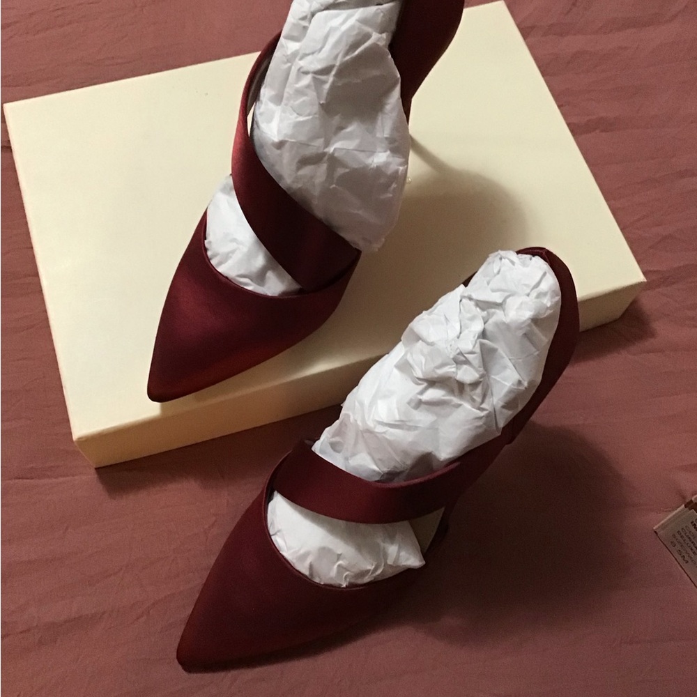 Vince Camuto Red Heels with Pointed Toe